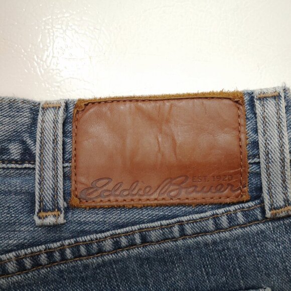 Eddie Bauer Men's Medium Wash Size 36/34 Straight Fit Blue Jeans - Picture 3 of 16